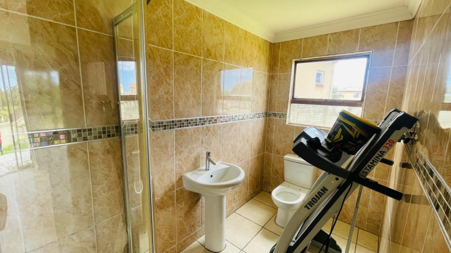 4 Bedroom Property for Sale in Sunnyridge Eastern Cape